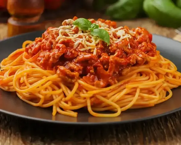 Pyszne spaghetti bolognese, idealne na obiad. Dowiedz się, jak zrobić spaghetti krok po kroku.