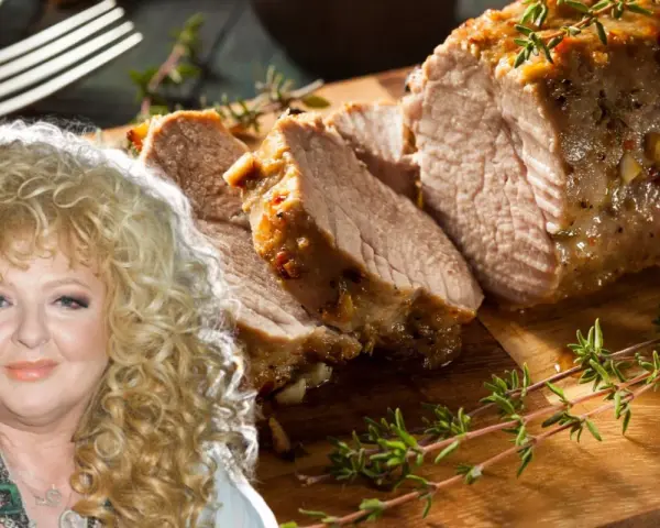 Polędwiczki wieprzowe przepis Magdy Gessler: soczyste mięso pieczone z ziołami, obok uśmiechnięta restauratorka.